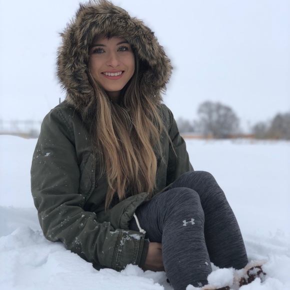 Meet your Posher, Jessica - Picture 3 of 5